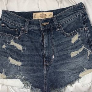 Hollister Vintage Ripped Jean Shorts size 00/23